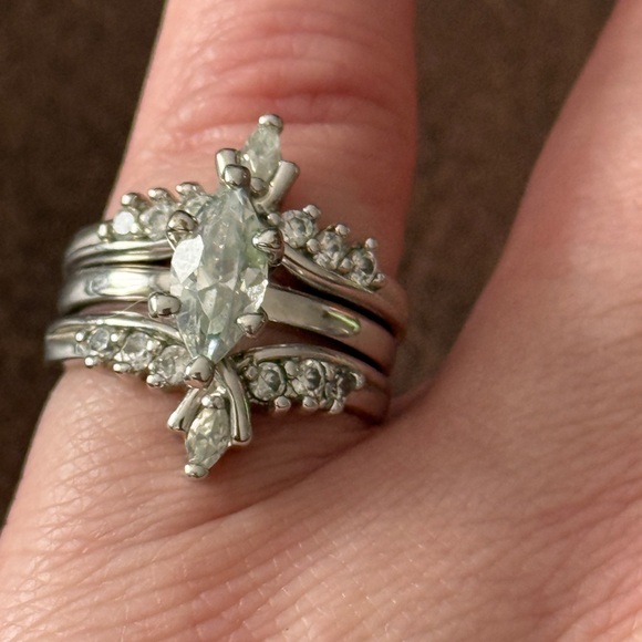 AVON Silvertone Marquise Ring with Jacket Size 5 - Picture 2 of 4